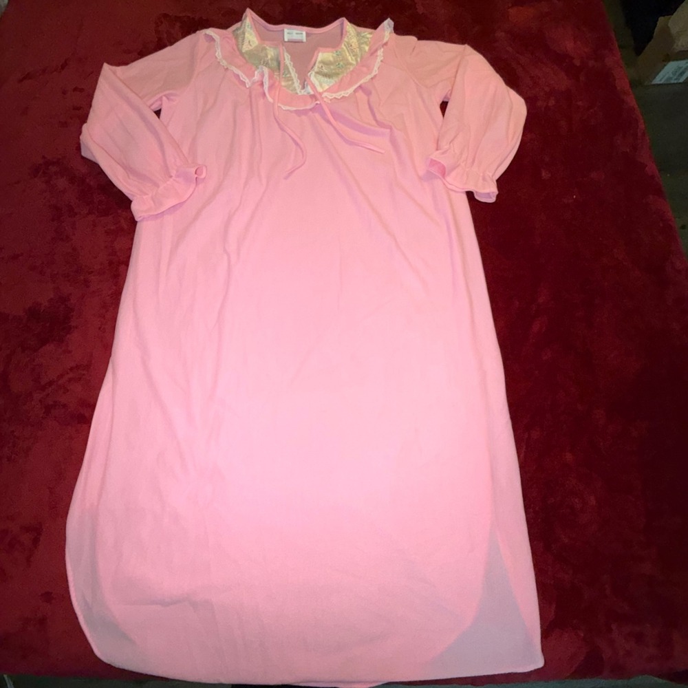 Kelly Reed‎ Vintage Pink Nightgown Long Sleeve Lace Embroidered Satin Bib Trim